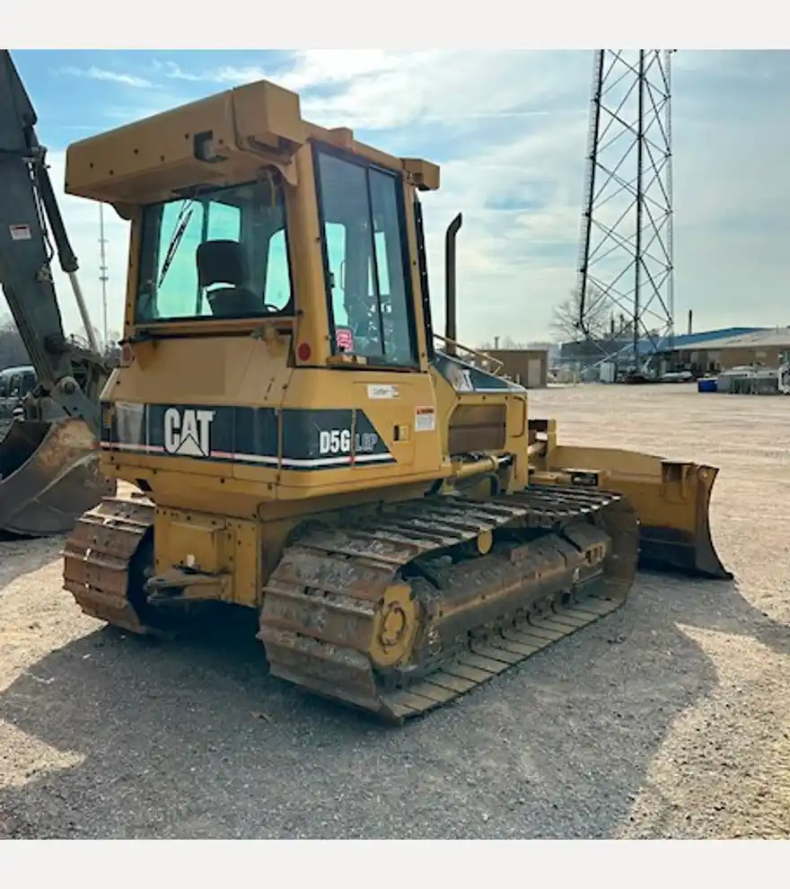 2007 Caterpillar D5G LGP - Caterpillar Bulldozers - caterpillar-bulldozers-d5g-lgp-d0a7489e-6.JPEG