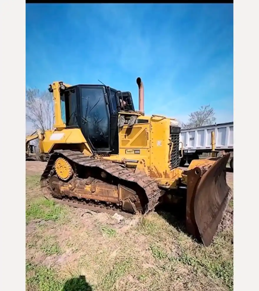2006 Caterpillar D6NXL - Caterpillar Bulldozers - caterpillar-bulldozers-d6nxl-0af9544c-1.jpeg