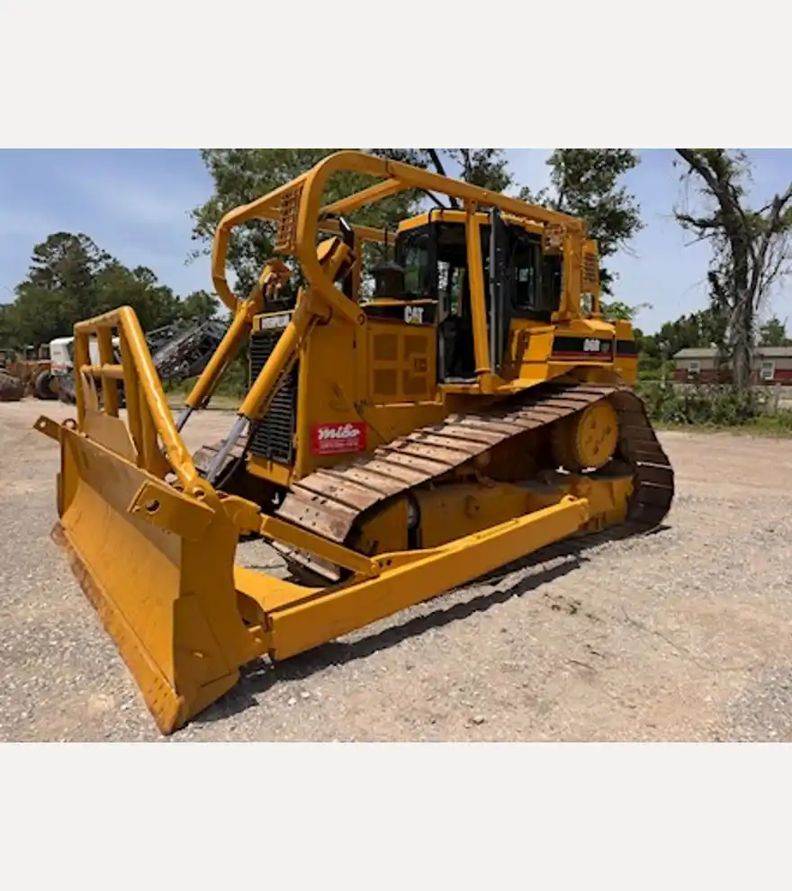 2005 Caterpillar D6R - Caterpillar Bulldozers - caterpillar-bulldozers-d6r-56a239a4-1.jpeg