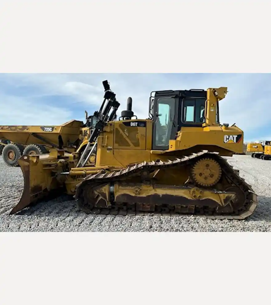 2014 Caterpillar D6T LGP dozer - Caterpillar Bulldozers - caterpillar-bulldozers-d6t-lgp-dozer-df266f06-6.jpg