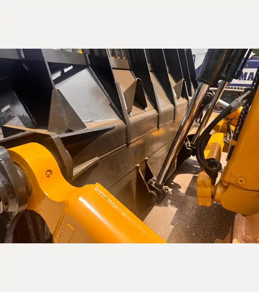 2020 Caterpillar D8T - Caterpillar Bulldozers - caterpillar-bulldozers-d8t-c35b10ac-12.jpeg