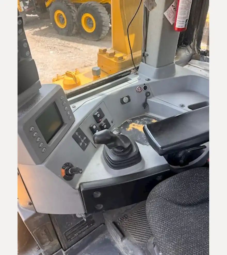 2020 Caterpillar D8T - Caterpillar Bulldozers - caterpillar-bulldozers-d8t-c35b10ac-17.jpeg