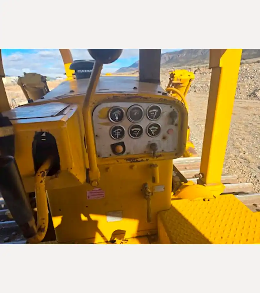  Caterpillar D9G - Caterpillar Bulldozers - caterpillar-bulldozers-d9g-5b7b5b2d-5.jpg