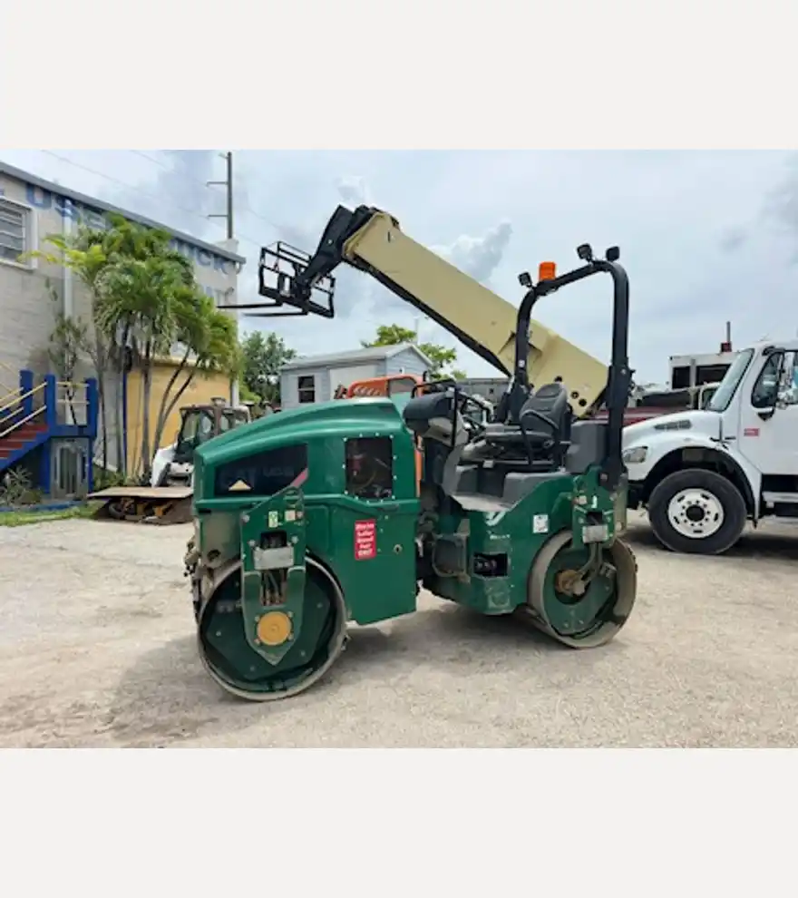 2018 Caterpillar CB34 Double Drum Roller - Caterpillar Compactors - caterpillar-compactors-cb34-double-drum-roller-ef94796d-2.jpeg