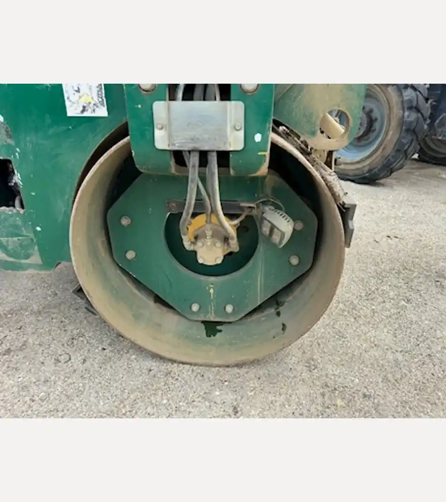 2018 Caterpillar CB34 Double Drum Roller - Caterpillar Compactors - caterpillar-compactors-cb34-double-drum-roller-ef94796d-4.jpeg