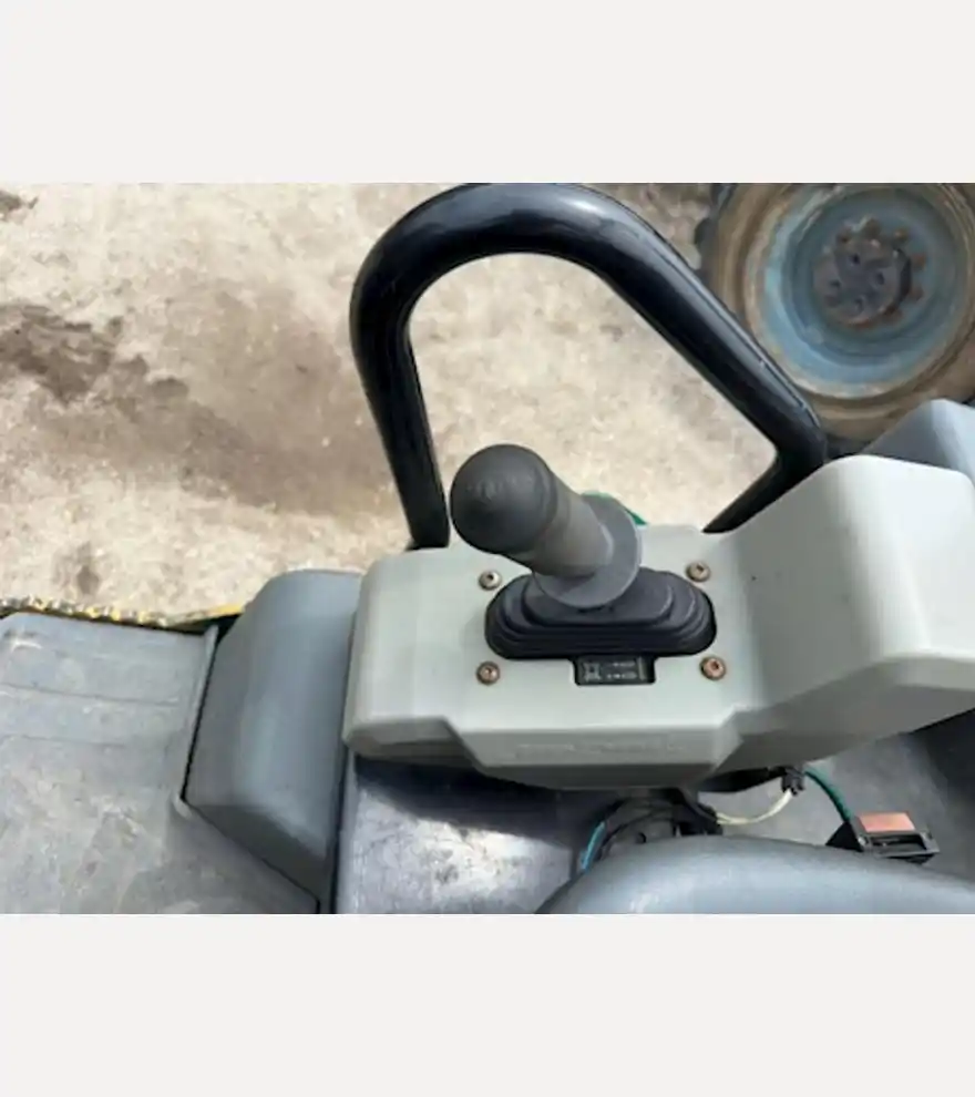 2018 Caterpillar CB34 Double Drum Roller - Caterpillar Compactors - caterpillar-compactors-cb34-double-drum-roller-ef94796d-7.jpeg