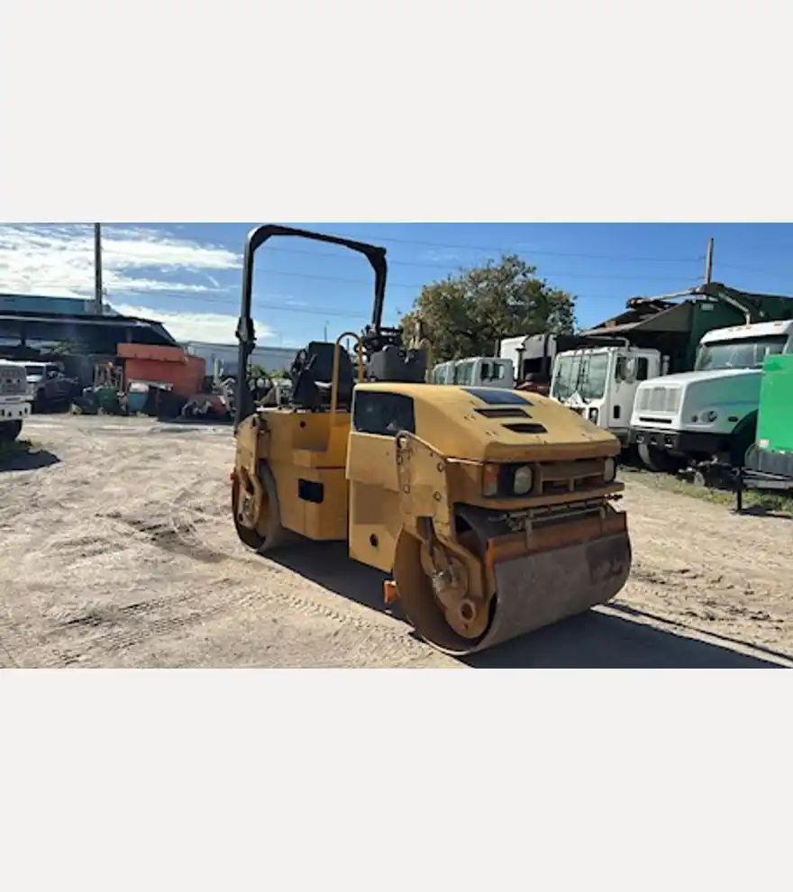 2010 Caterpillar CB34 Double Drum Roller - Caterpillar Compactors - caterpillar-compactors-cb34-double-drum-roller-fe930ac5-1.jpeg