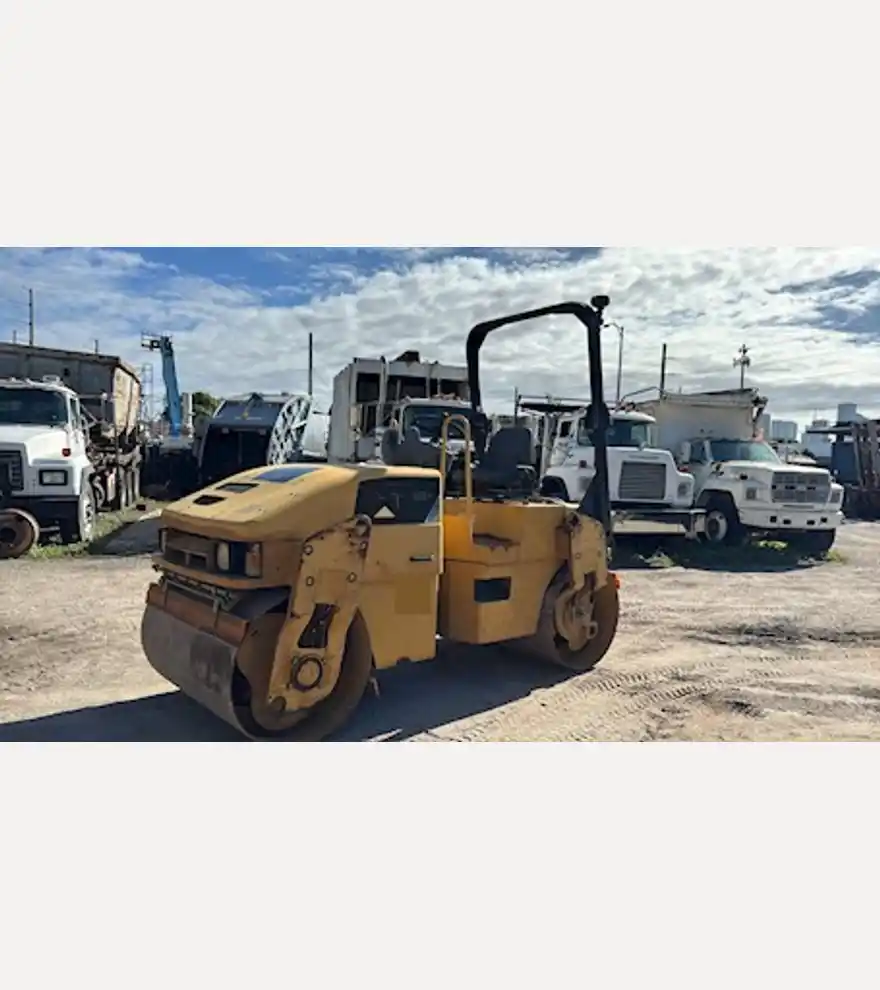 2010 Caterpillar CB34 Double Drum Roller - Caterpillar Compactors - caterpillar-compactors-cb34-double-drum-roller-fe930ac5-3.jpeg