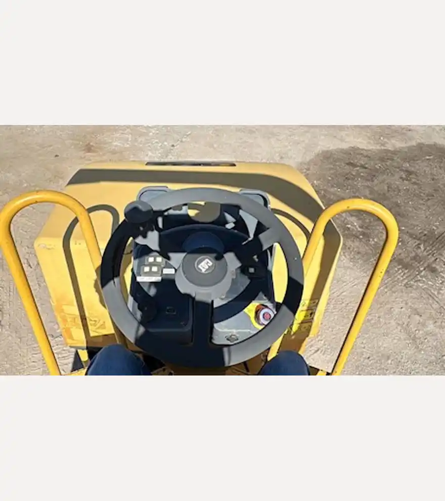 2010 Caterpillar CB34 Double Drum Roller - Caterpillar Compactors - caterpillar-compactors-cb34-double-drum-roller-fe930ac5-5.jpeg