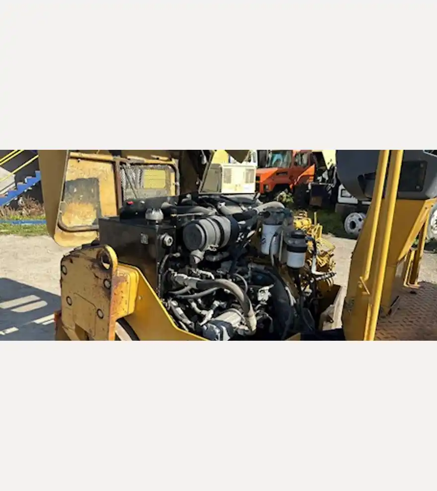 2010 Caterpillar CB34 Double Drum Roller - Caterpillar Compactors - caterpillar-compactors-cb34-double-drum-roller-fe930ac5-6.jpeg