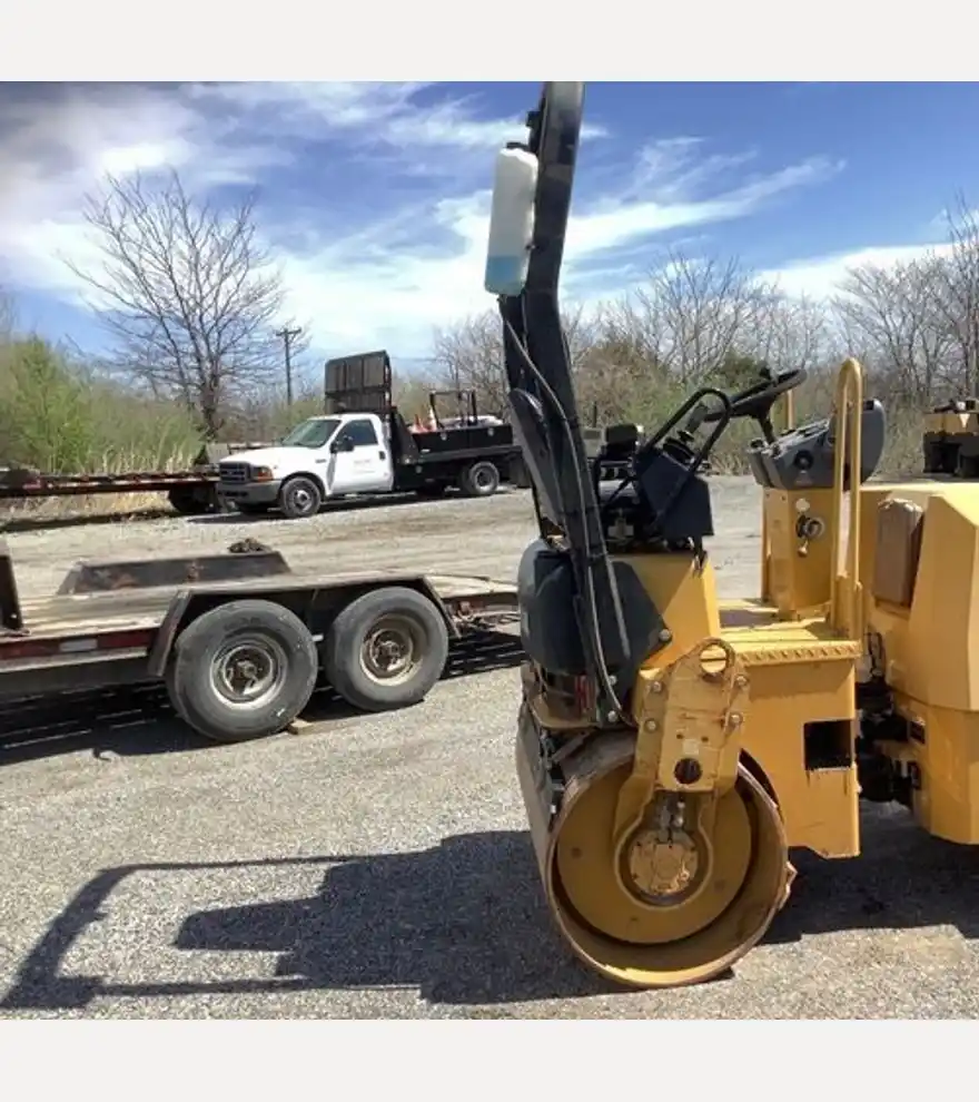 2019 Caterpillar CB34B Double Drum Roller - Caterpillar Compactors - caterpillar-compactors-cb34b-double-drum-roller-83467a17-3.jpg