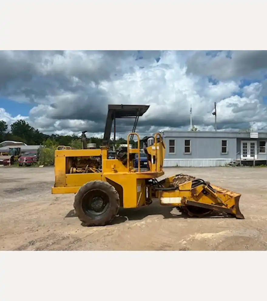 1987 Caterpillar CP-323 - Caterpillar Compactors - caterpillar-compactors-cp-323-1da45405-1.jpg