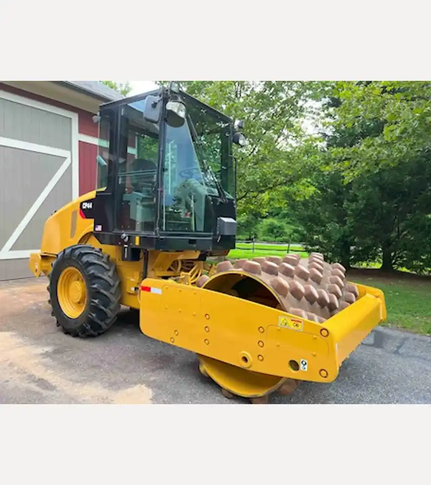 2011 Caterpillar CP44 - Caterpillar Compactors - caterpillar-compactors-cp44-986ee7f9-1.jpg