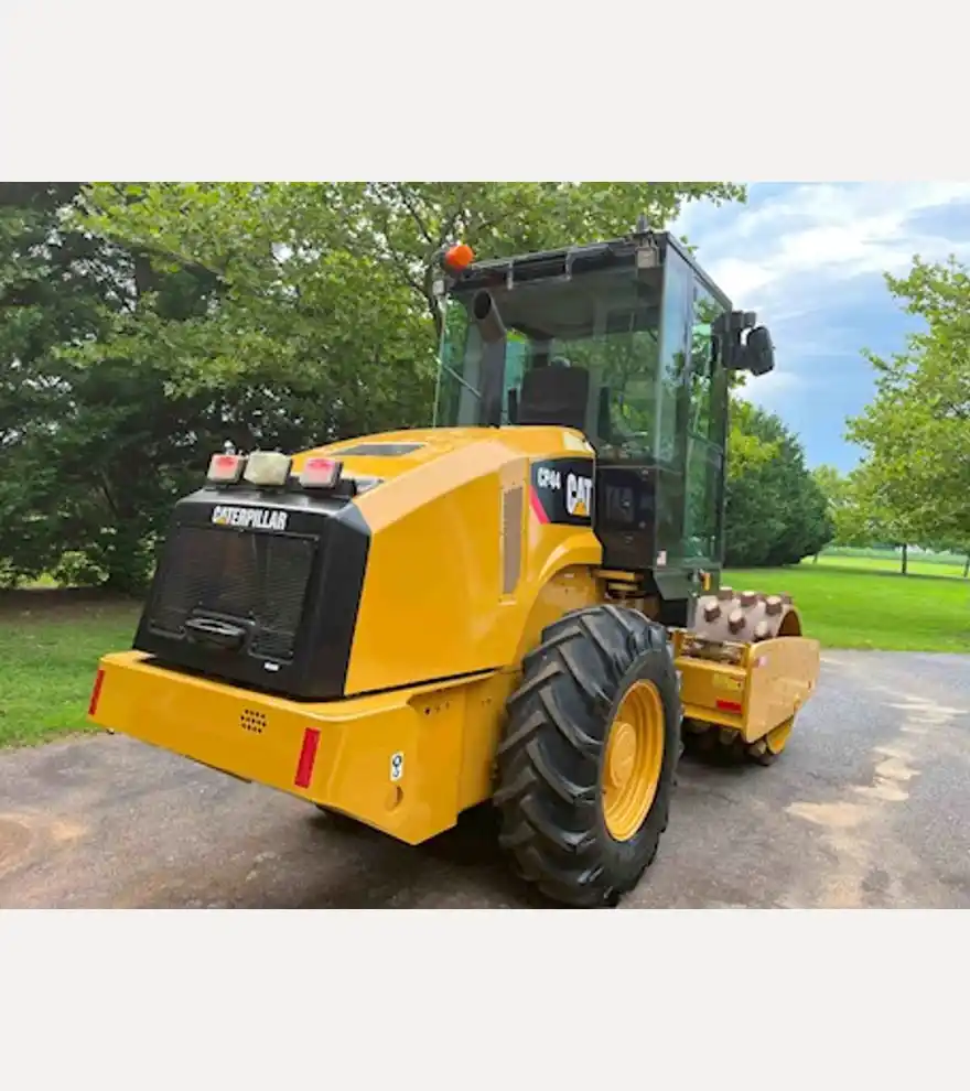 2011 Caterpillar CP44 - Caterpillar Compactors - caterpillar-compactors-cp44-986ee7f9-4.jpg