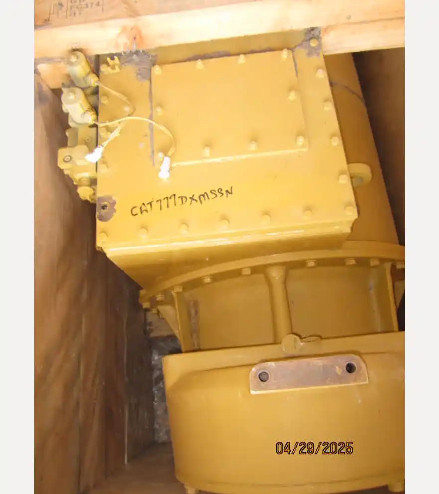  Caterpillar 8E-9035 Transmission - Caterpillar Dump Trucks - caterpillar-dump-trucks-8e-9035-transmission-b5361b40-2.JPG