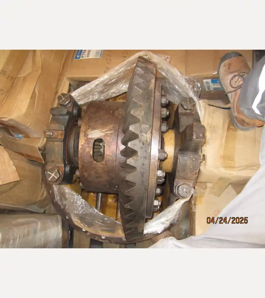  Caterpillar Differential 104-9410 - Caterpillar Dump Trucks - caterpillar-dump-trucks-differential-104-9410-38d907e8-1.JPG