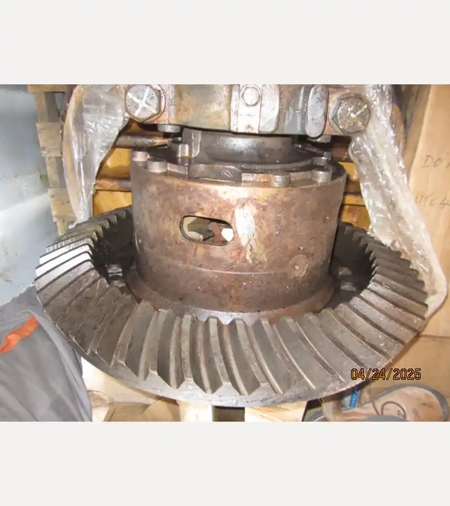  Caterpillar Differential 104-9410 - Caterpillar Dump Trucks - caterpillar-dump-trucks-differential-104-9410-38d907e8-2.JPG