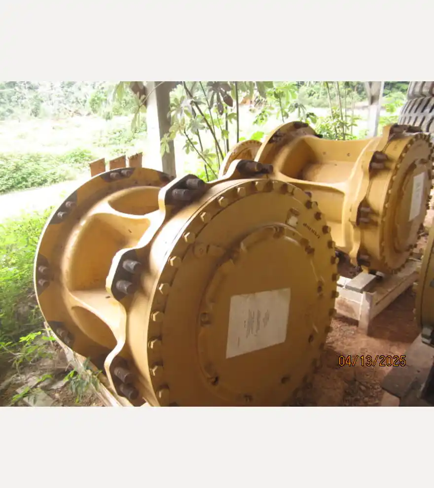  Caterpillar Wheel Group 125-6793 - Caterpillar Dump Trucks - caterpillar-dump-trucks-wheel-group-125-6793-321d8c79-1.JPG