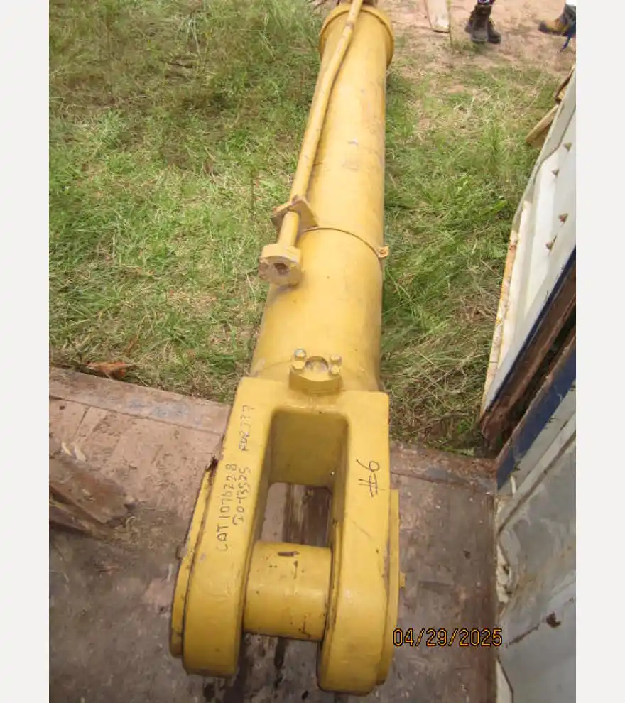  Caterpillar 107-6228 Boom Cylinder - Caterpillar Excavators - caterpillar-excavators-107-6228-boom-cylinder-f06d0ad8-1.JPG