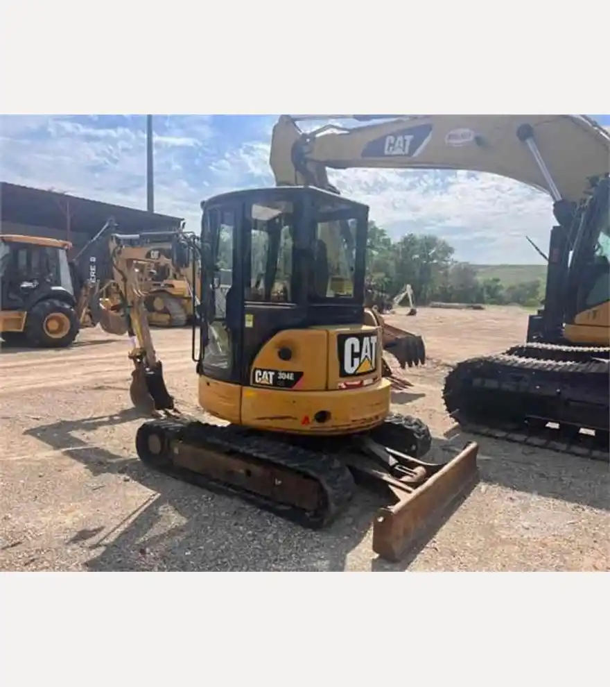 2015 Caterpillar 304E CR - Caterpillar Excavators - caterpillar-excavators-304e-cr-8e4c4e7e-3.jpeg