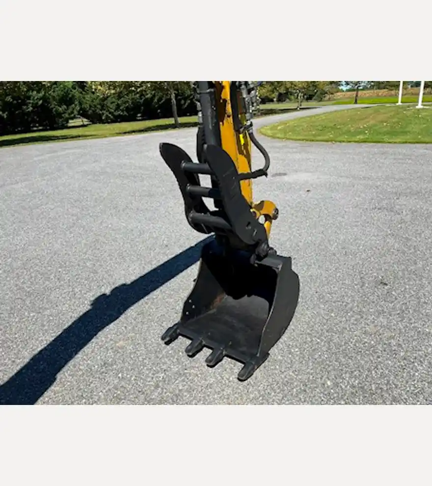 2017 Caterpillar 304E2 CR - Caterpillar Excavators - caterpillar-excavators-304e2-cr-505b8a4f-5.jpg