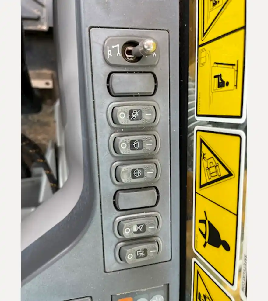 2019 Caterpillar 313FL - Caterpillar Excavators - caterpillar-excavators-313fl-e3211ee0-9.jpg
