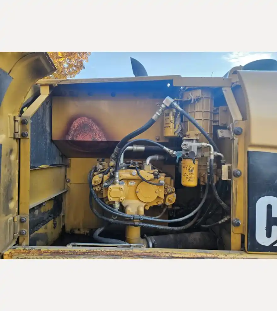 2008 Caterpillar 320CL - Caterpillar Excavators - caterpillar-excavators-320cl-e0859b33-6.jpg