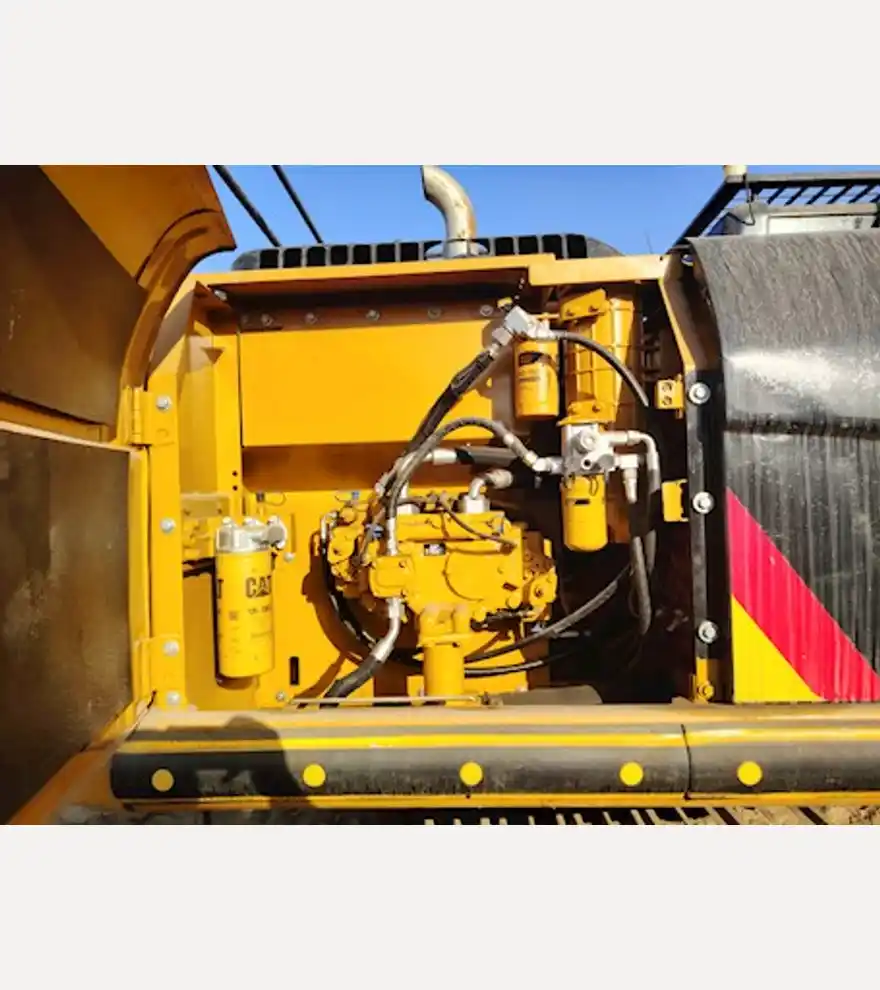 Caterpillar 320D - Caterpillar Excavators - caterpillar-excavators-320d-7cdab1e2-15.jpg