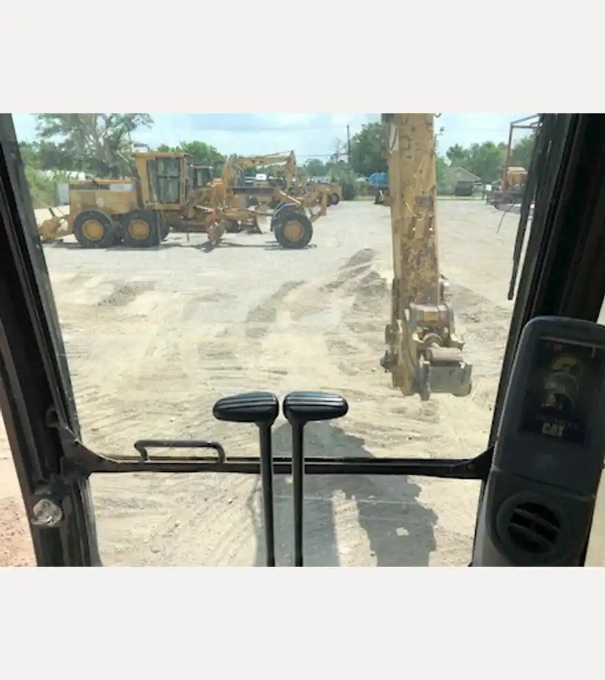 2011 Caterpillar 320DL - Caterpillar Excavators - caterpillar-excavators-320dl-f8e2fb64-15.jpg