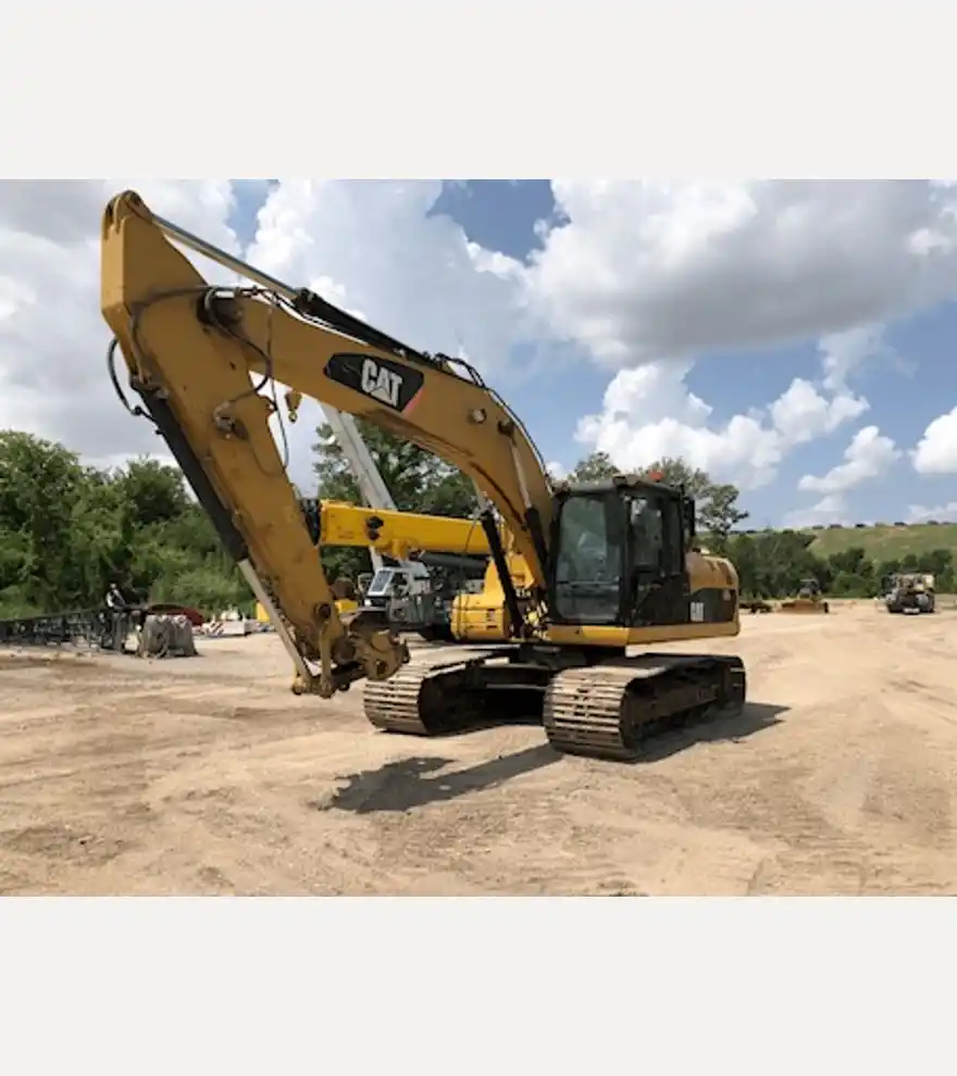 2011 Caterpillar 320DL - Caterpillar Excavators - caterpillar-excavators-320dl-f8e2fb64-4.jpg