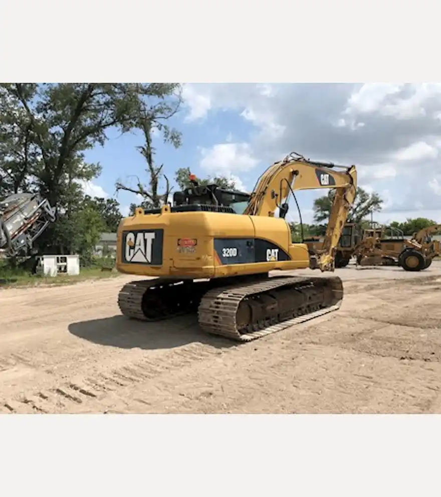 2011 Caterpillar 320DL - Caterpillar Excavators - caterpillar-excavators-320dl-f8e2fb64-6.jpg