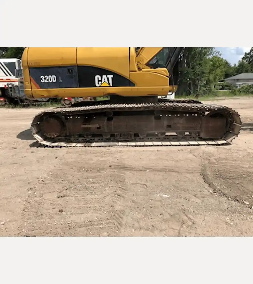 2011 Caterpillar 320DL - Caterpillar Excavators - caterpillar-excavators-320dl-f8e2fb64-7.jpg
