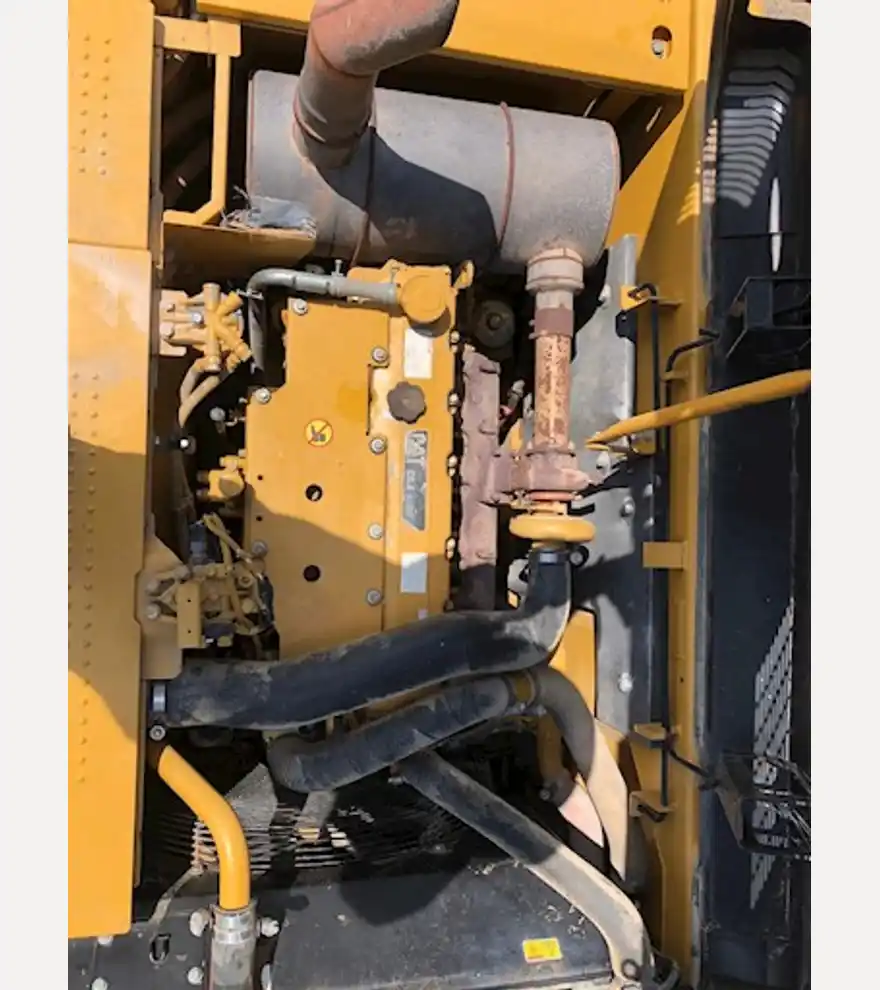 2011 Caterpillar 320DL - Caterpillar Excavators - caterpillar-excavators-320dl-f8e2fb64-9.jpg