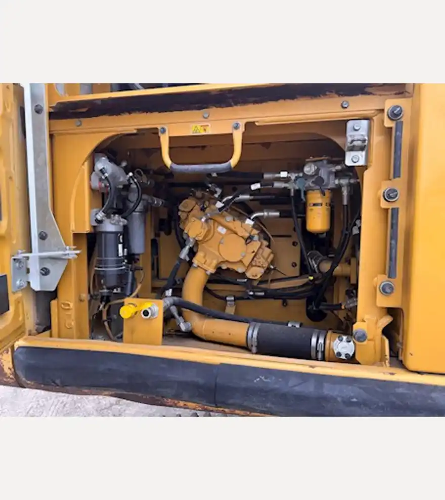 2013 Caterpillar 329EL - Caterpillar Excavators - caterpillar-excavators-329el-5a085893-1.jpeg