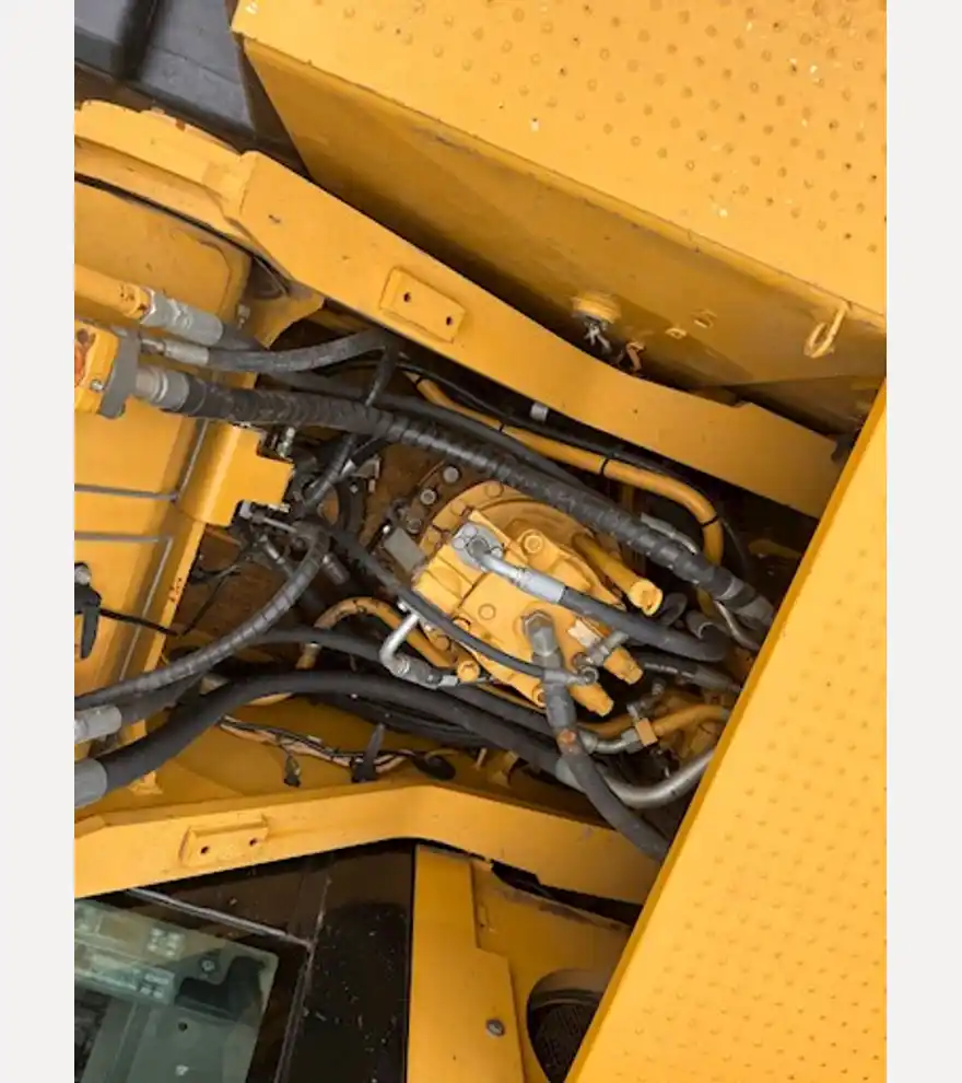 2013 Caterpillar 329EL - Caterpillar Excavators - caterpillar-excavators-329el-5a085893-10.jpg