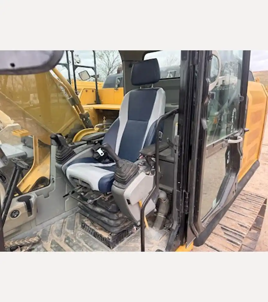 2013 Caterpillar 329EL - Caterpillar Excavators - caterpillar-excavators-329el-5a085893-16.jpg