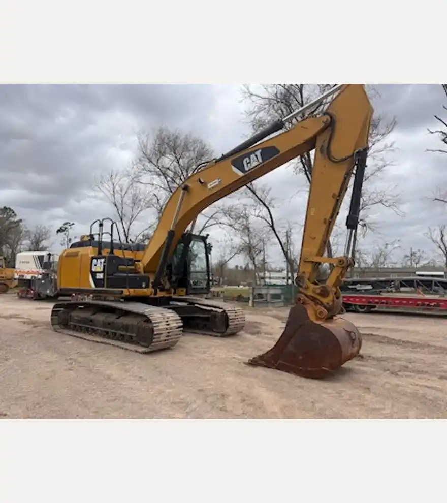 2013 Caterpillar 329EL - Caterpillar Excavators - caterpillar-excavators-329el-5a085893-2.jpg