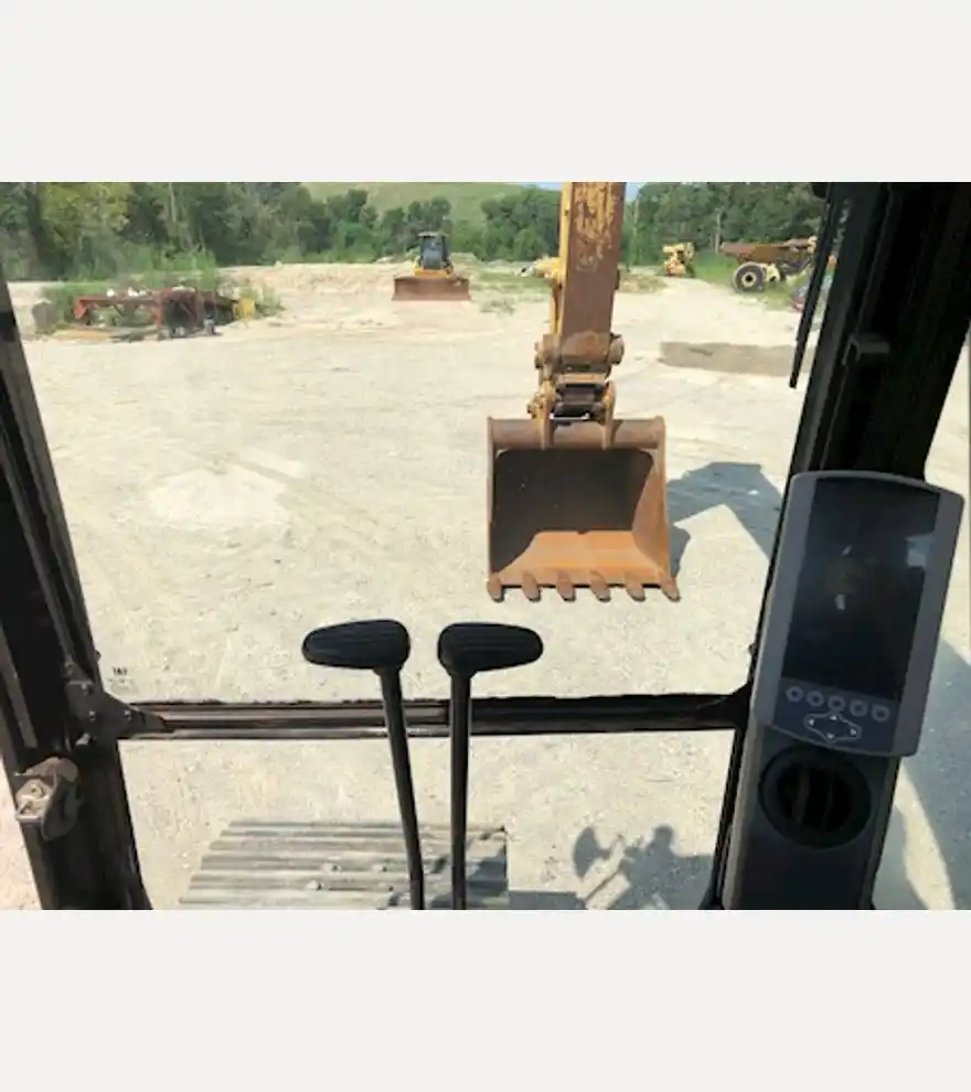 2012 Caterpillar 329EL - Caterpillar Excavators - caterpillar-excavators-329el-b88ed70c-17.jpeg
