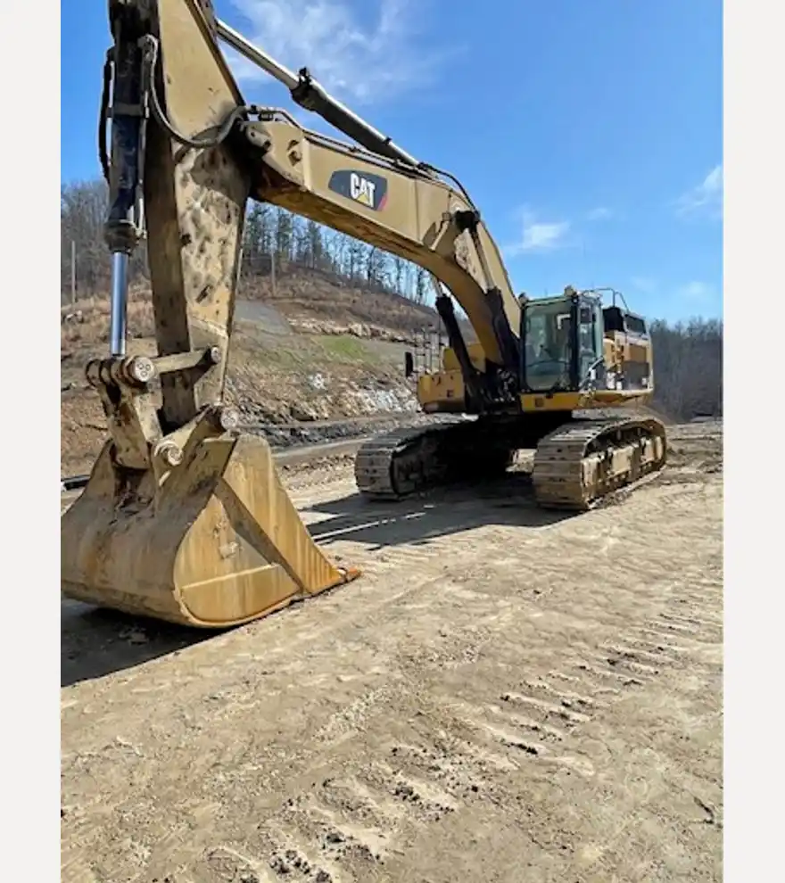 2011 Caterpillar 374DL - Caterpillar Excavators - caterpillar-excavators-374dl-0ab6740e-1.jpg