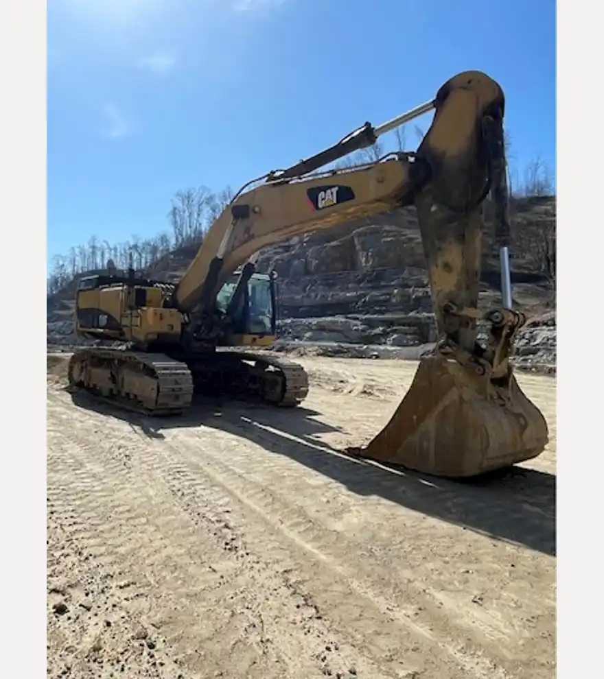 2011 Caterpillar 374DL - Caterpillar Excavators - caterpillar-excavators-374dl-0ab6740e-3.jpg