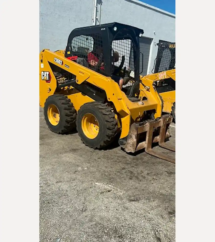 2021 Caterpillar 236D3 - Caterpillar Loaders - caterpillar-loaders-236d3-280a09e8-1.jpg