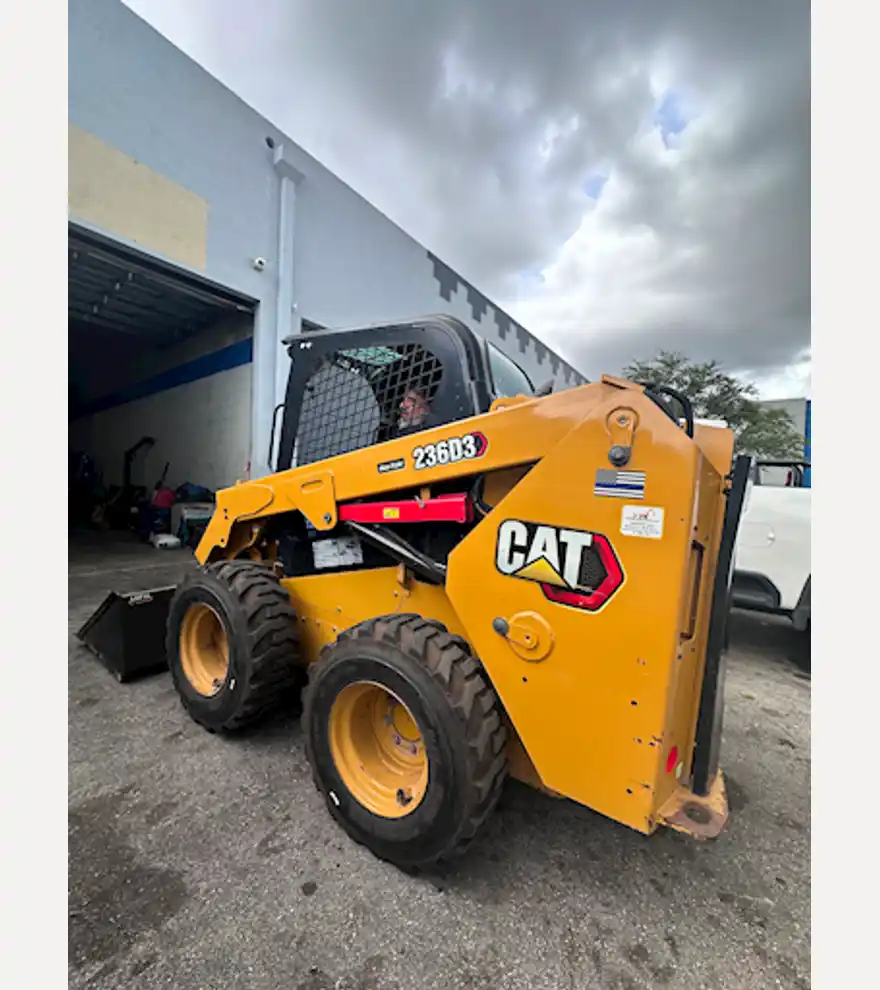2021 Caterpillar 236D3 - Caterpillar Loaders - caterpillar-loaders-236d3-280a09e8-2.jpeg