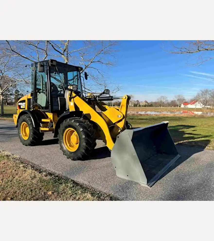 2017 Caterpillar 908M - Caterpillar Loaders - caterpillar-loaders-908m-07b79640-1.JPG