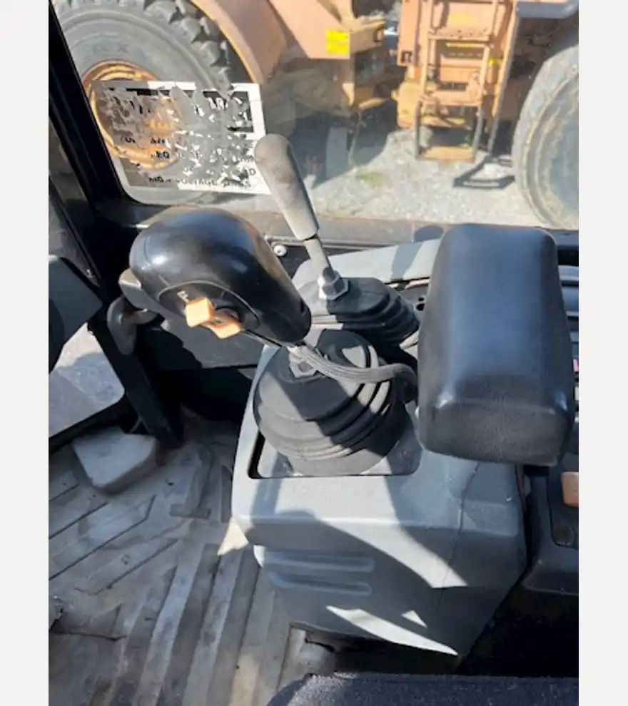 2004 Caterpillar 924G High Lift Wheel Loader - Caterpillar Loaders - caterpillar-loaders-924g-high-lift-wheel-loader-07c96244-17.jpg