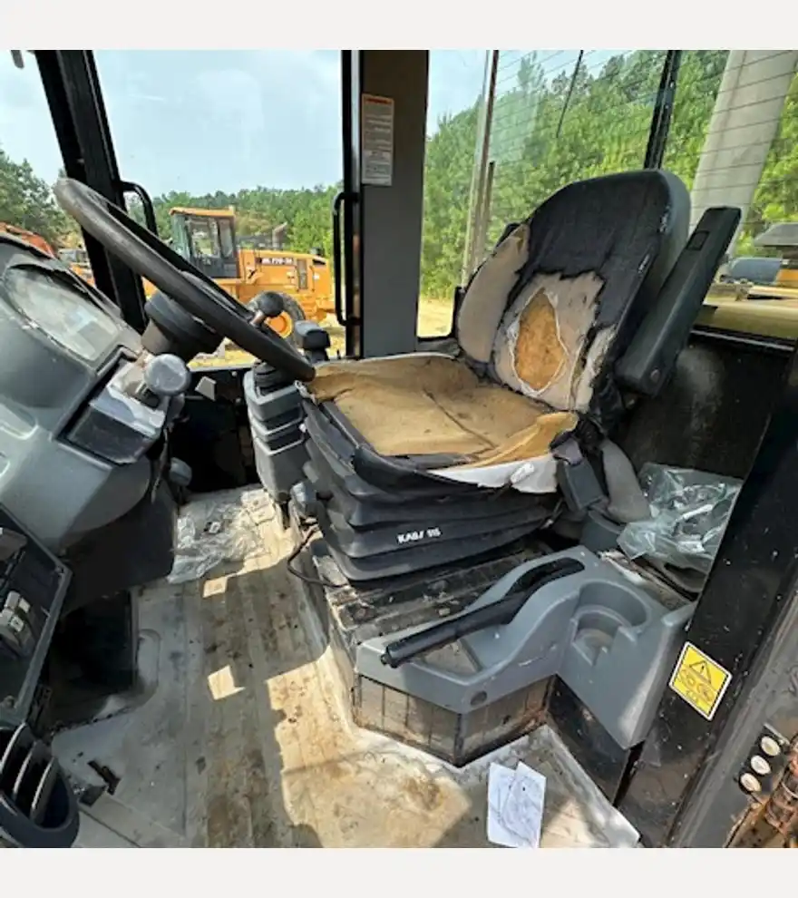 2004 Caterpillar 924G High Lift Wheel Loader - Caterpillar Loaders - caterpillar-loaders-924g-high-lift-wheel-loader-fdec93bf-5.jpg