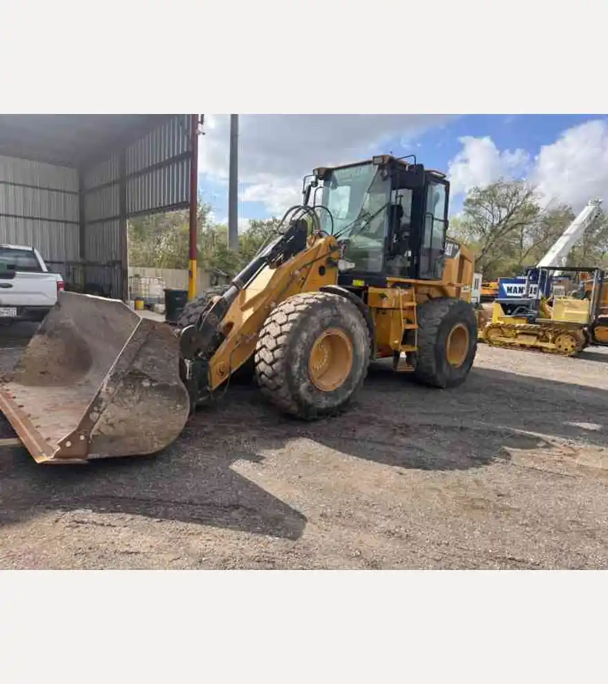 2012 Caterpillar 924H - Caterpillar Loaders - caterpillar-loaders-924h-99e51633-1.jpeg