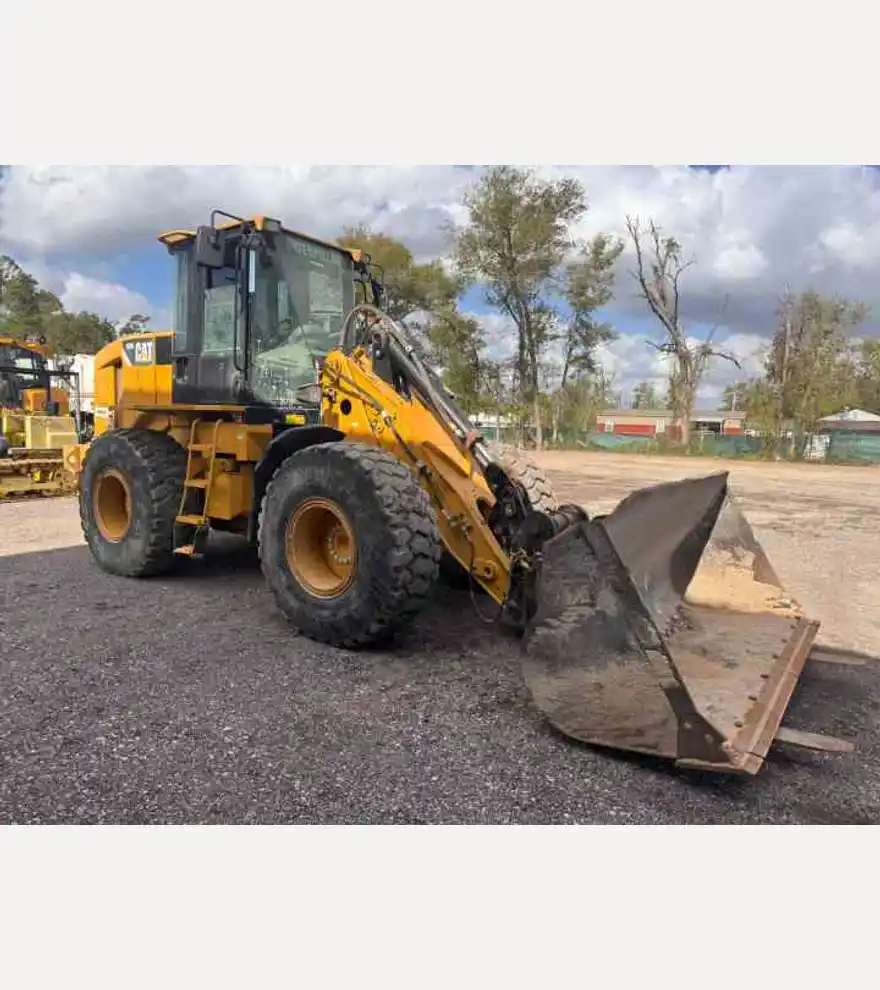 2012 Caterpillar 924H - Caterpillar Loaders - caterpillar-loaders-924h-99e51633-2.jpeg
