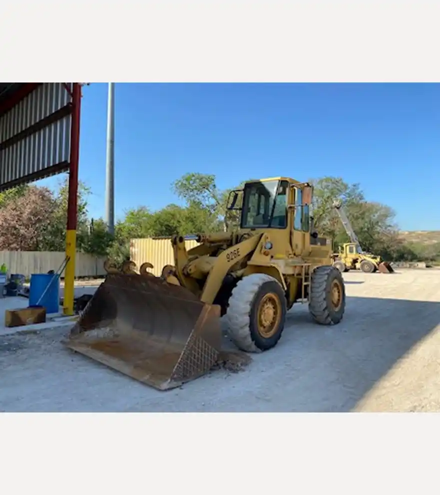 1990 Caterpillar 926E - Caterpillar Loaders - caterpillar-loaders-926e-fd5bb534-1.jpeg