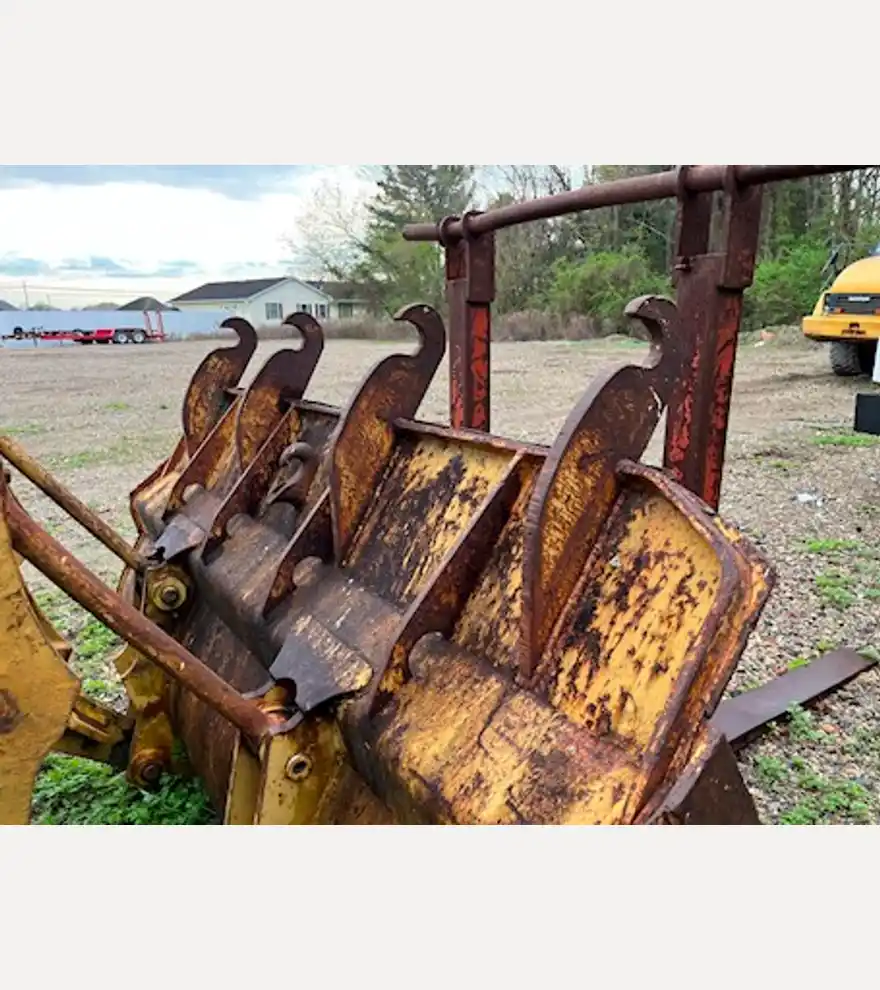1978 Caterpillar 930 - Caterpillar Loaders - caterpillar-loaders-930-05e47619-15.jpg