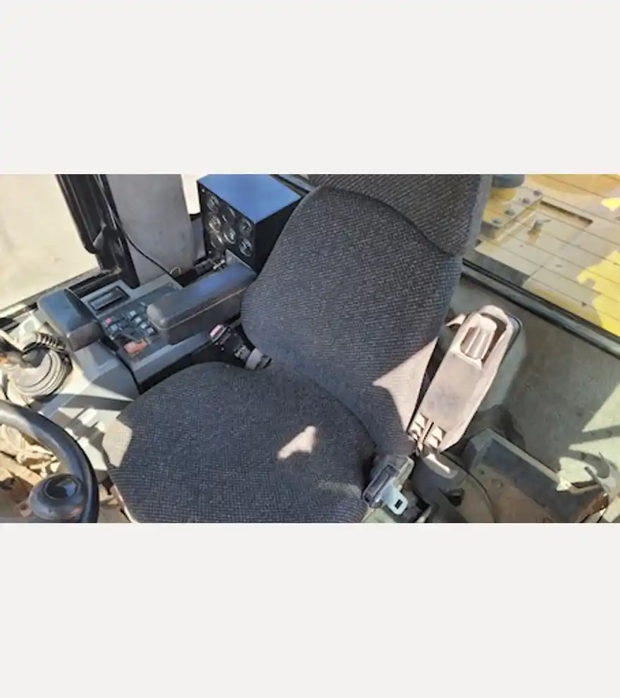2005 Caterpillar 930G - Caterpillar Loaders - caterpillar-loaders-930g-1e2cb1cc-15.jpg
